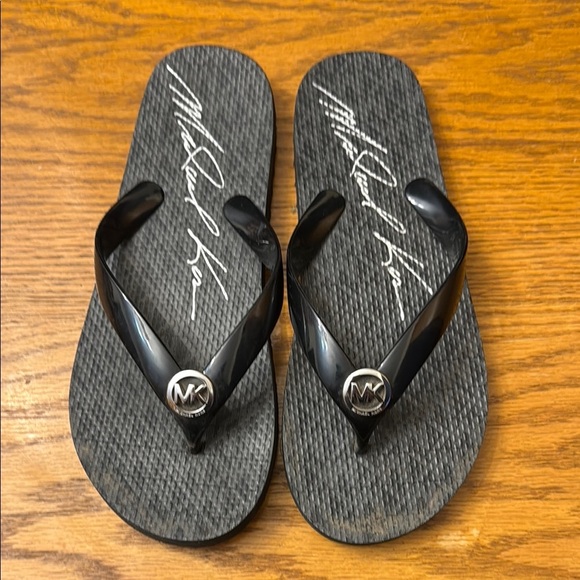 Michael Kors flip flops - Picture 1 of 4